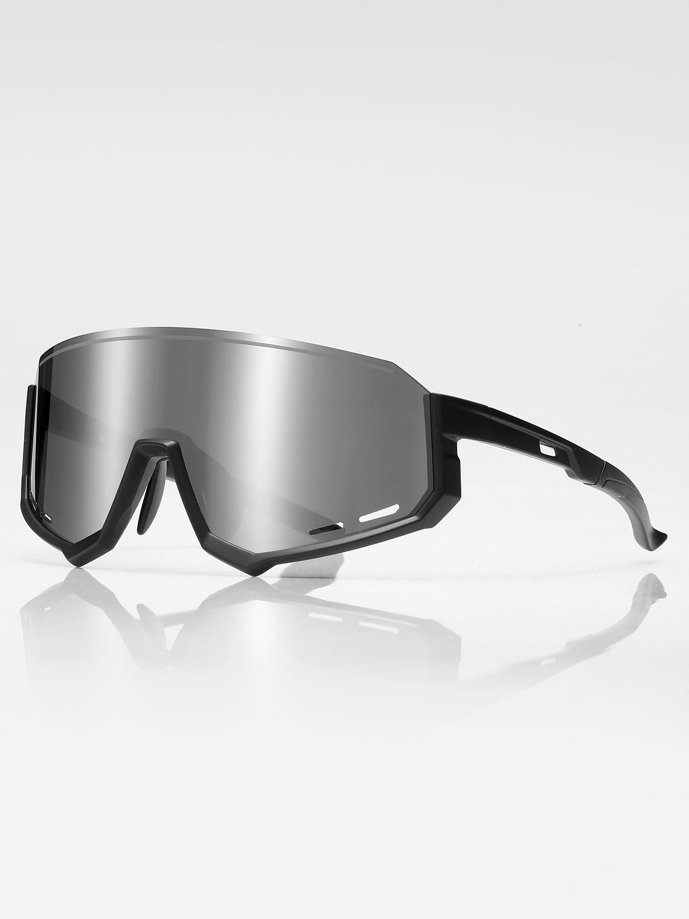 ME - TGE - 102 - MCROONS.COM